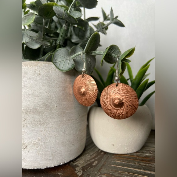 🦋 2/$20 dangly bronze earrings - Picture 3 of 3